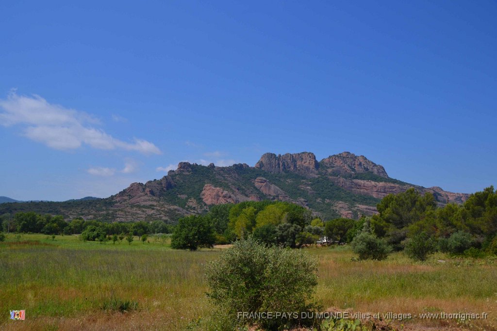 Lac Arena 16 juin 2013 8.jpg - Le rocher de Roquebrune sur Argens. 16 juin 2013